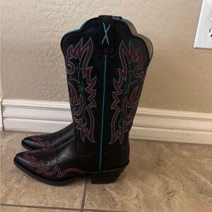 Twisted X Black Western Cowboy Boots with Red and Blue Embroidery | 5 1/2
